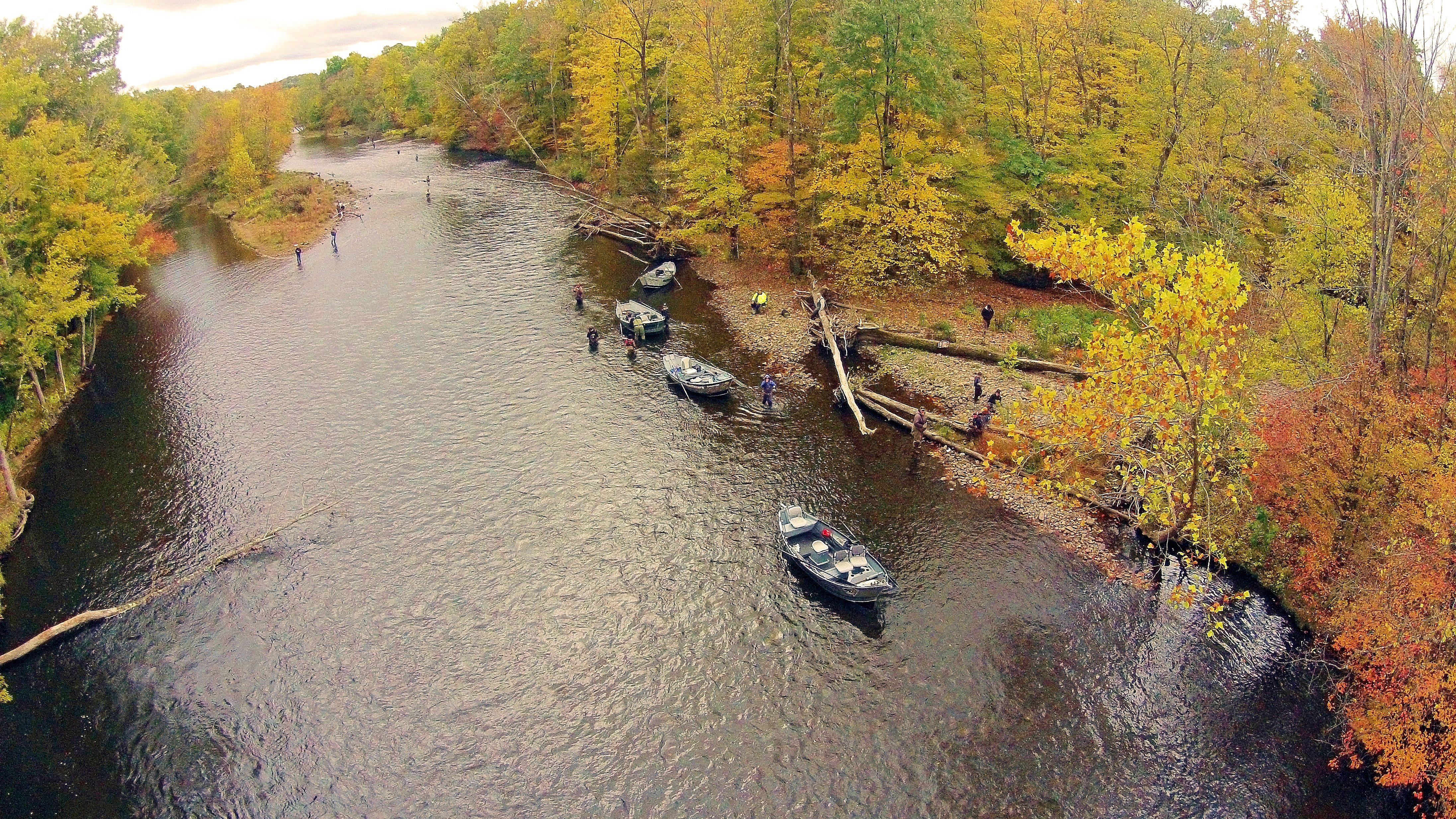 salmon river ny drift boats DJI00776 (background)